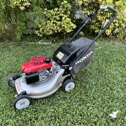 IMMEDIATELY AVAILABLE PERFECTLY WORKING NEW CONDITION HONDA LAWNMOWER WITH GRASS BAG, IT HAS ROTO BLADE CONTROL SYSTEM. (You engage a blade when you n