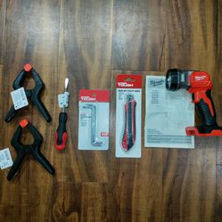 NEW Milwaukee M18 Cordless Work Light NO Battry Charger w/ 2" Clamps, scrwdrivrs, Utility tool