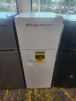 Final Sale Frigidaire 7.5 Cu Ft Top Freezer Refrigerator White 