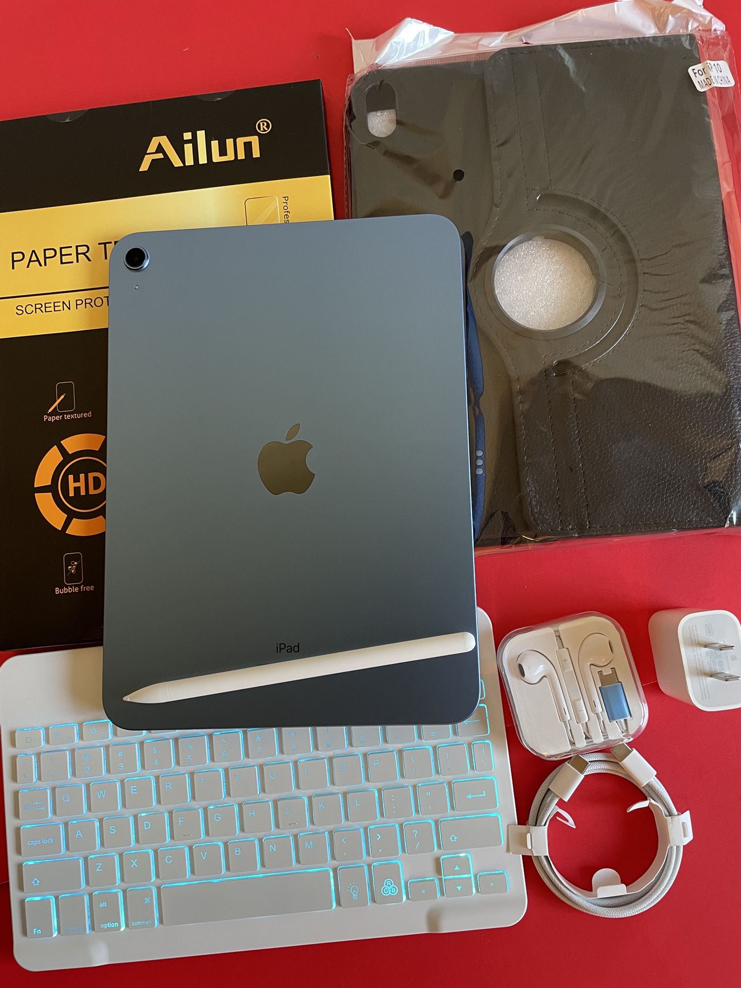 256gb Apple IPad 10th Generation (10.9” Liquid Retina / 2022 model) with pen, keyboard, case & Accessories (warranty 2026)