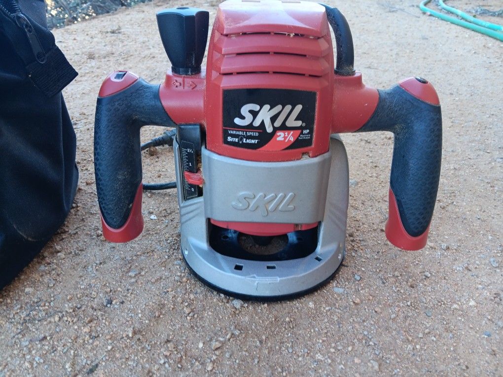 Skil 1825 Router With Plunge & Fixed Base 2 1/4 HP