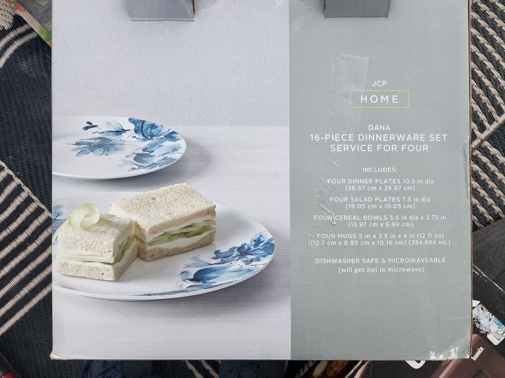 16 Piece Dinnerware Dish Set