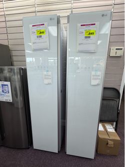 LG Styler SMART Steam Closet in White with TrueSteam Technology and Moving Hangers