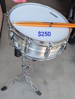 Snare Drum with Stand: great condition