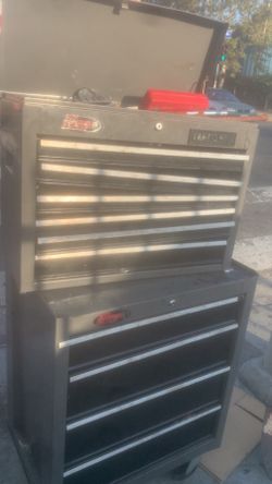 Craftsman rolling tool chest.