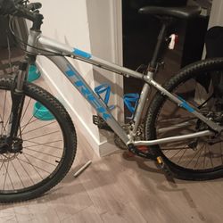 Trek Marlin 29" Mountain Bike 