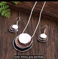 Layered Disc Pendant Necklace and Earrings Set