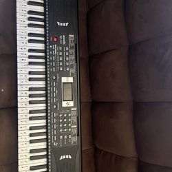Semi New Keyboard With Note Stickers Battery Powered