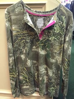 Real tree camo shirt juniors 14-16 fits women's small