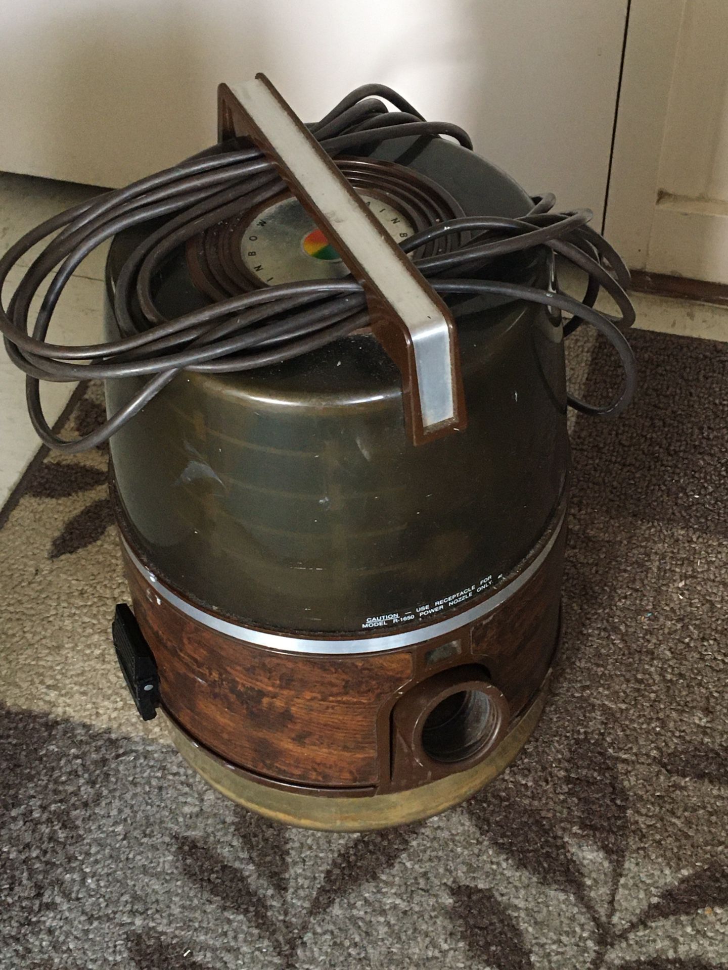 Rainbow Vacuum - The Only vacuum that uses water for a filter, no Bags !