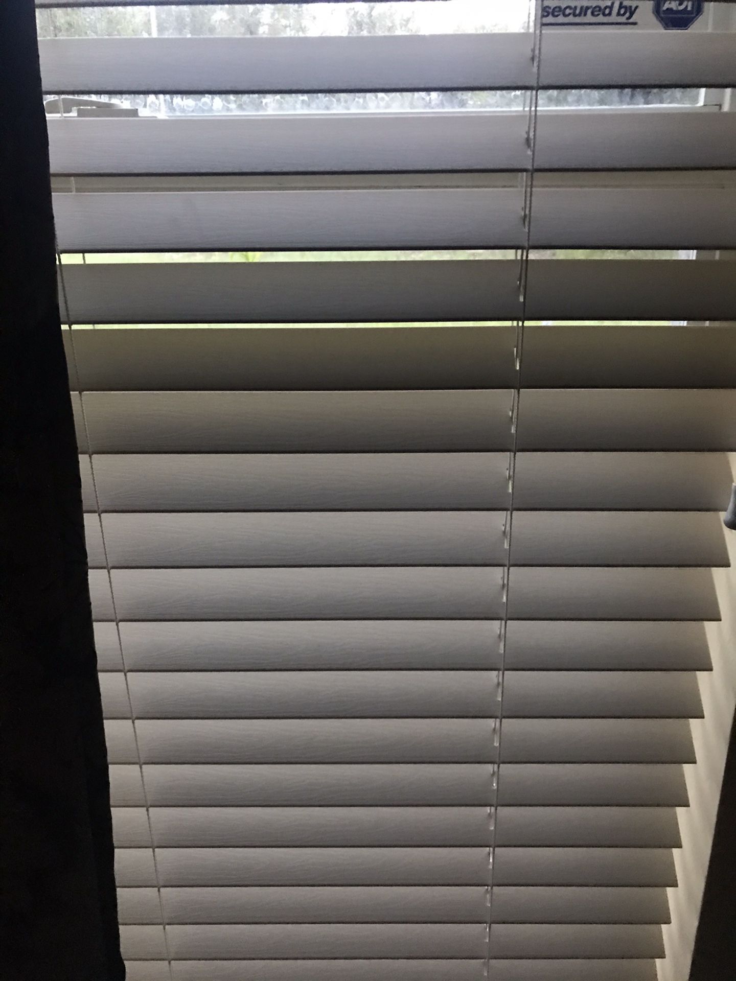 WINDOW BLINDS IN DIFFERENT SIZES L70x34, L 60x34, L37x24. Different prices $35n up Beautiful neural color. Custom