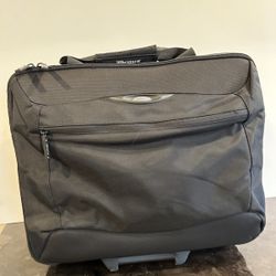 Laptop Roller Bag  City Gear Overnight Travel Bag 19” X 15” X 7” Black