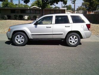 2009 Jeep grand Cherokee 4 x 4 automatic new tires 1 owner