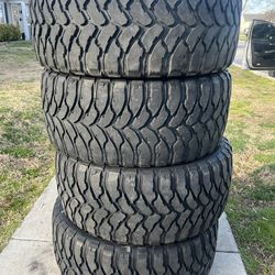 33x12.50R24Lt Comforser CF3000 Tires