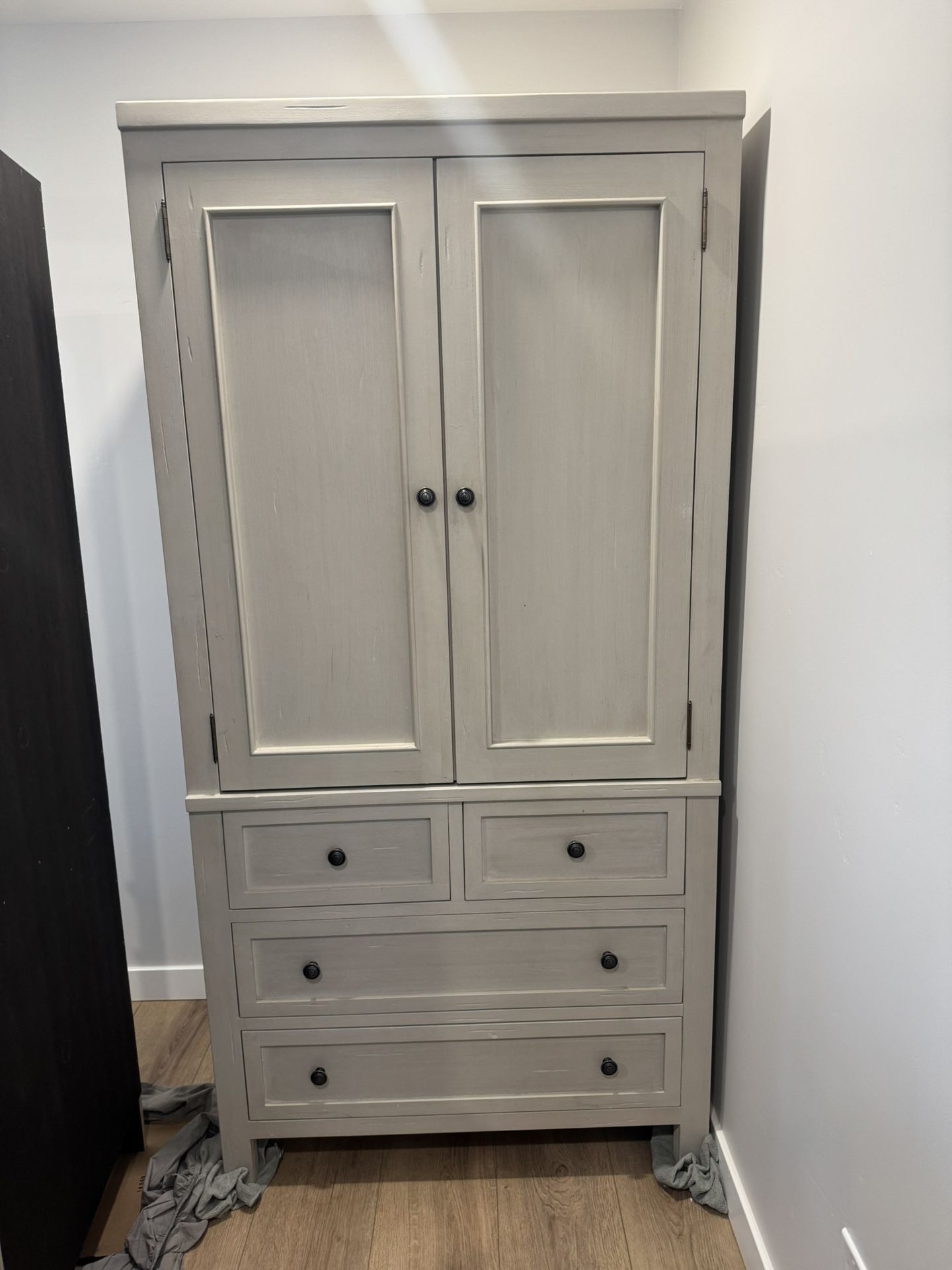 Armoire/Chest