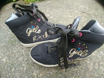 Size 2 teenager girl shoes