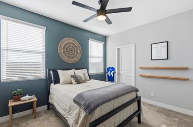 FOR SALE FULL SIZE METAL BED FRAME ONLY