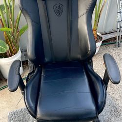 Gaming chair