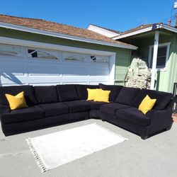 Free Delivery - Living Spaces 3pc Black Sectional 