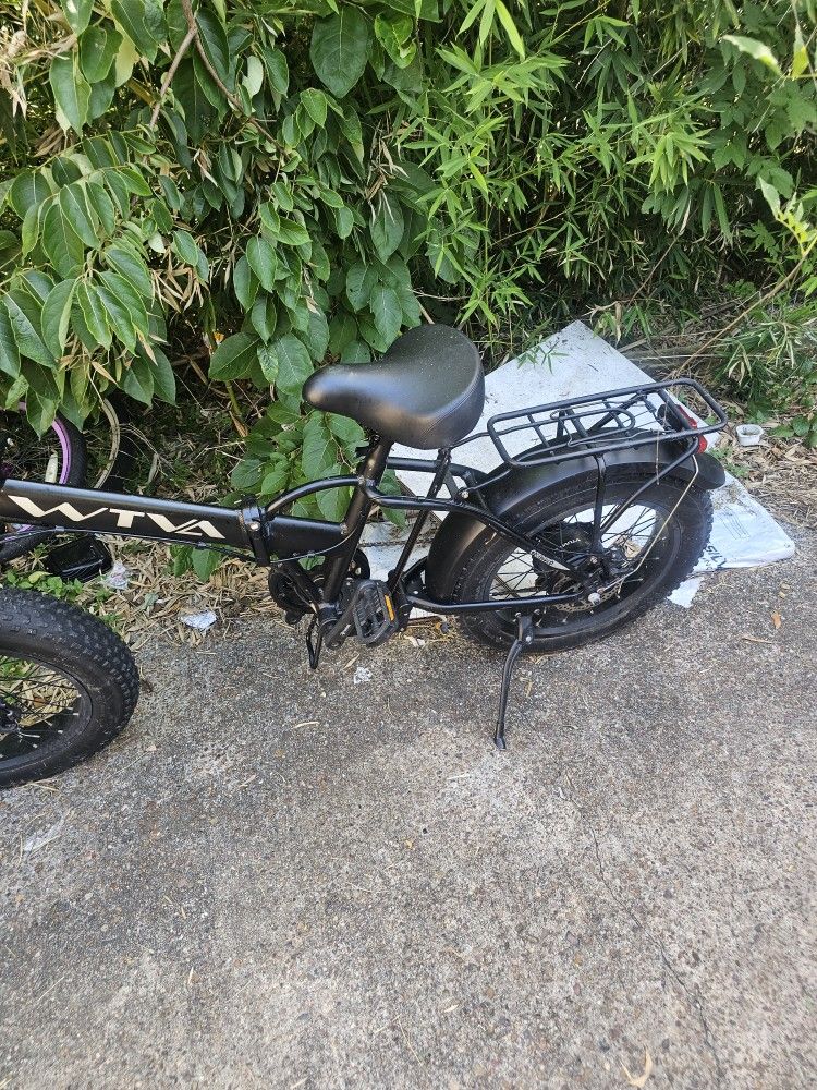 Tengo Esta Bicicleta Electrica Semi nueva Se Uso Un Par Deveces Hojo Perdi La Bateria