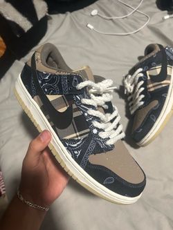 travis scott nike dunks size 11