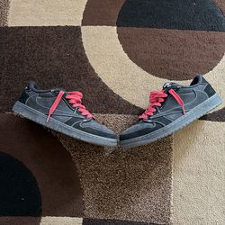 Travis’s Scott Jordan 1 phantom