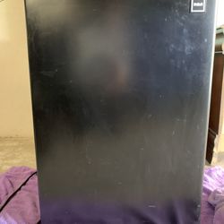 RCA 3.2 Cu. Ft. Mini fridge Black
