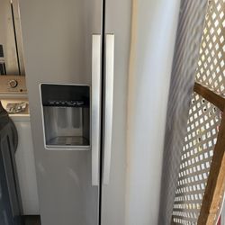Whirlpool refrigerator / Great fridge / Dimensions 69"h x 36"w x 34.88"d
