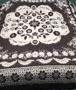 QUEEN SIZE HEAVY REVERSIBLE SIENA COBERTORES FLORAL BLANKET OR BEDSPREAD
