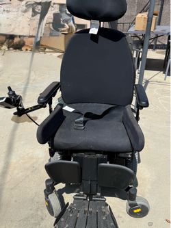 Electric wheelchair