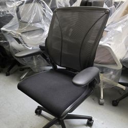 🔥CLEARANCE SALE!🔥LIKE NEW! HUMANSCALE DIFFRIENT CHAIR 