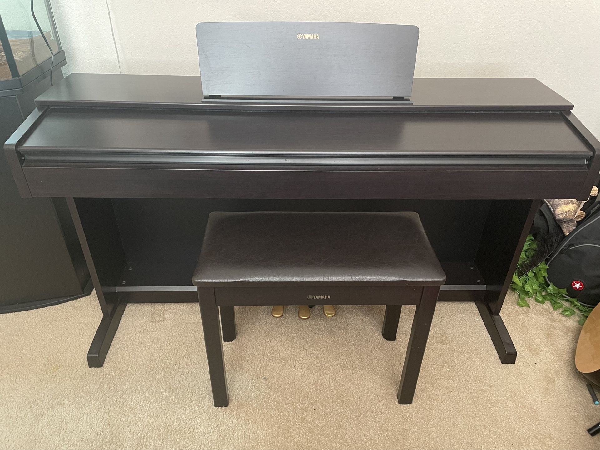 Yamaha Arius YDP-143 Digital Piano