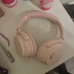 pink headphones 