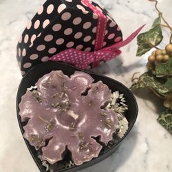 GIFT FOR HER , GIFT FOR MOTHER , WOMEN, GIRL, LAVENDER CANDLE HEART SHAPED BOX VALENTINE’S DAY GIFT