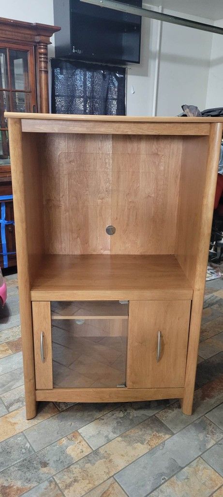 Wooden Tv Stand/ Storage Cabinet -$10 (Cash Only) Or Best Offer