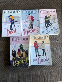 Off Campus Series Books by Elle Kennedy