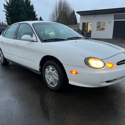 1999 Ford Taurus