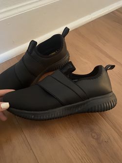 Woman’s Nonslip Shoe Brand New