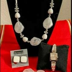 Costume jewelry -


