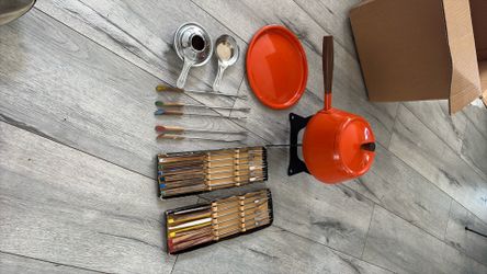 Vintage Japan Fred Roberts Company, San Francisco-Japan, Orange Fondue Pot with Stand, burner, and extra vintage forks! 