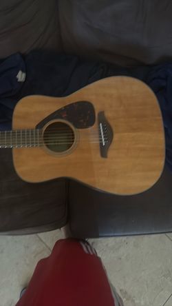 Acoustic Guitar Natural Wood Finish