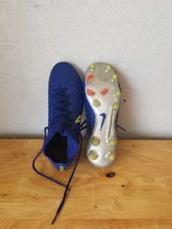 Soccer cleats