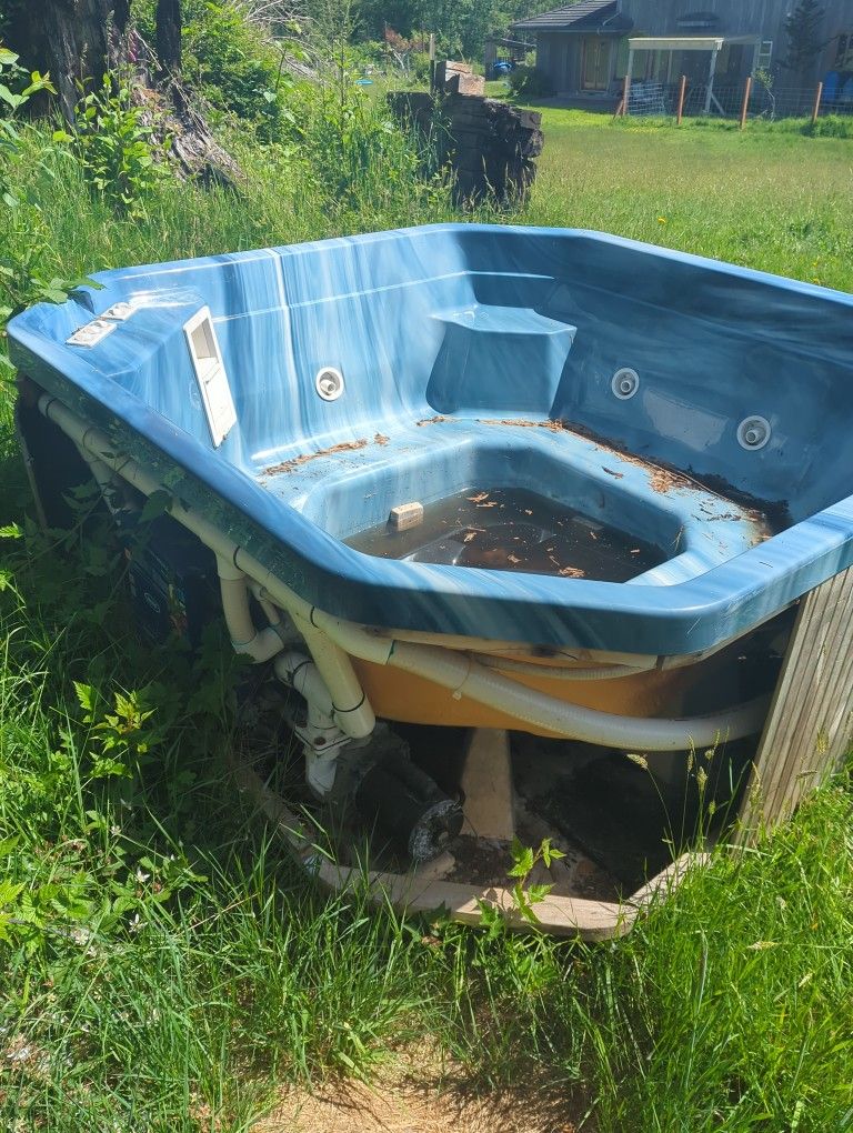 Free Broken Hot Tub