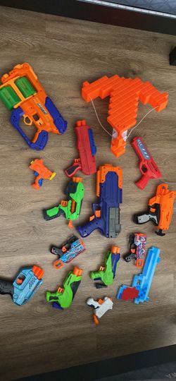 BUNCH OF NERF GUNS