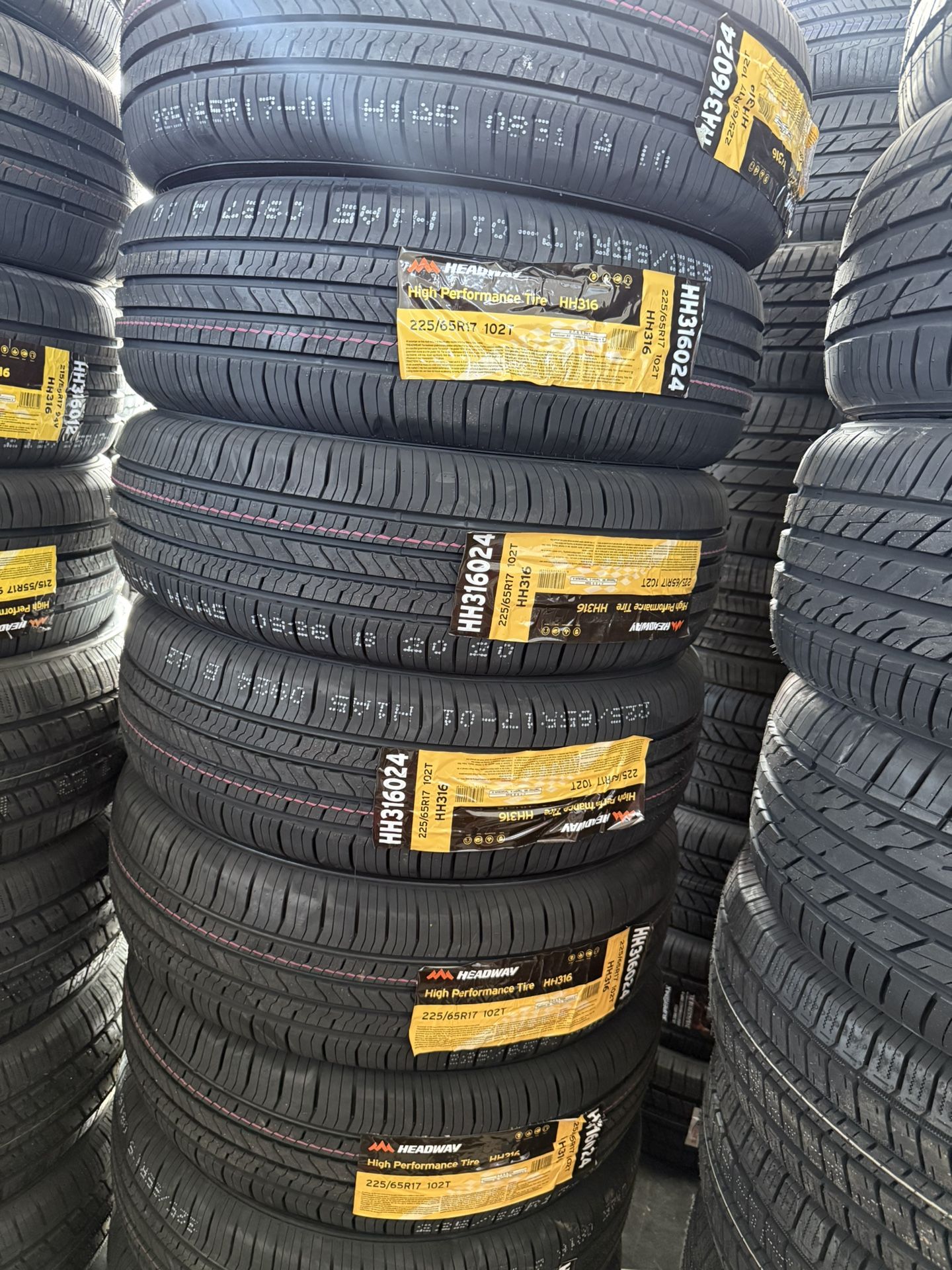 Vendo 225/65/R17 Nuevas Instacion Por $340 