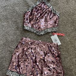 Sabrina Carpenter Costume