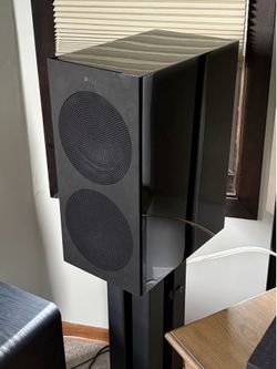 KEF R3 META Bookshelf speakers