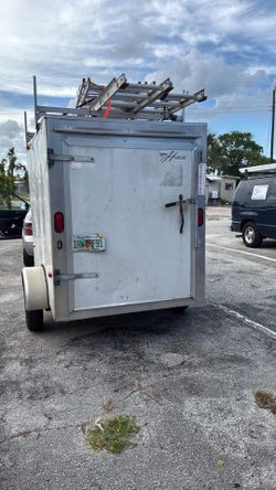 Trailer 10 x 5 enclosed
