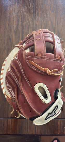 Mizuno fastpitch catcher glove size 33