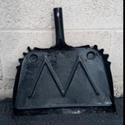 Big Metal Dustpan Pickup Between 2:00-11:00 Pm Rainbow/Charleston Cash Only Read Description 